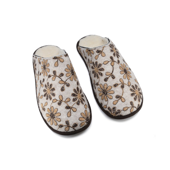 Jugu Handmade Slippers with Natural Felt and Wool - Floral Pattern