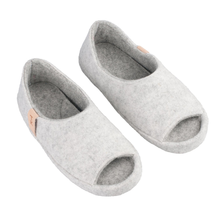 TOKU Bern Slippers - White